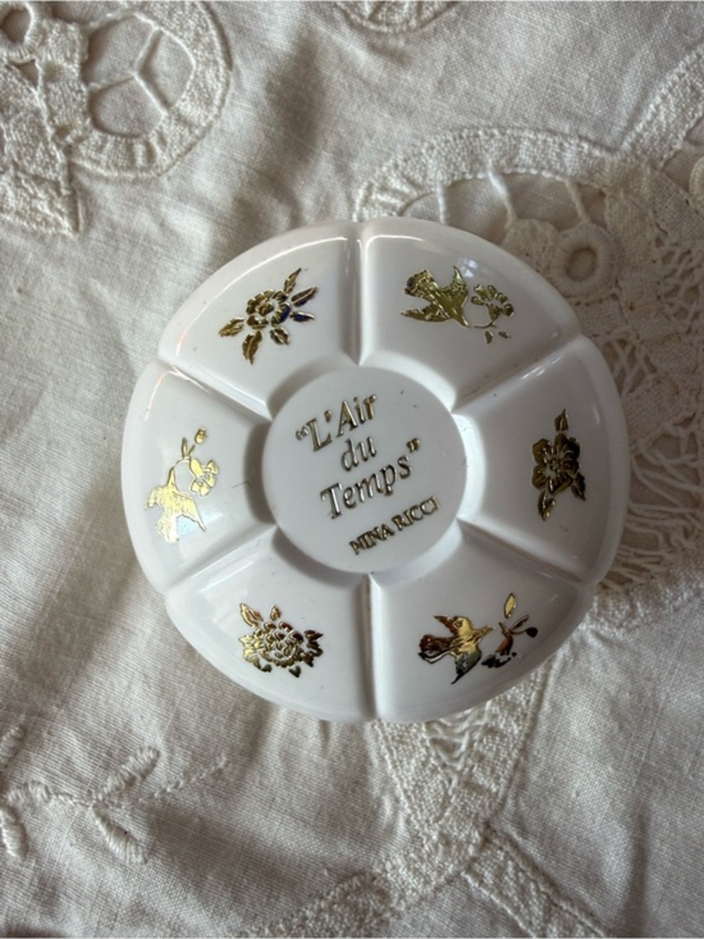 Vintage Nina Ricci L'Air du Temps Savon Parfumé Guest Soap with Case 25g